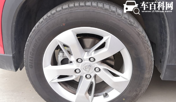 此外宝骏530的轮胎尺寸为215/60 r17,其中215代表轮胎宽度为215mm,60