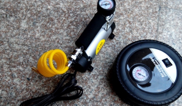 轮胎充气泵使用的注意事项 注意电源的连接（保证安全使用）
