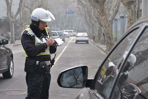 违法停车告知单处理方法，核对无误后年审前处理即可