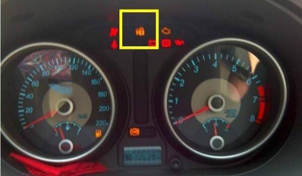 红岩杰狮锁车指示灯图片