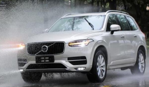 2021款沃尔沃xc90价格 百公里油耗为7.7L售价仅为50.89万