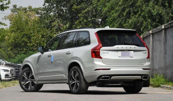 2021款沃尔沃xc90价格 百公里油耗为7.7L售价仅为50.89万