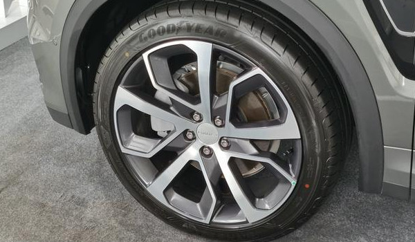 领克01轮胎型号 235/50 r19马牌轮胎