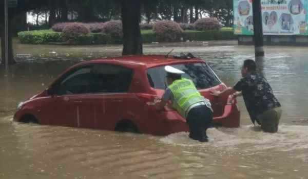 车底盘泡水4个小时要紧吗