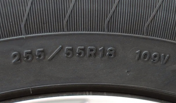 大众途锐的轮胎型号是什么 轮胎型号是255/55R19，285/45R20，285/40R21