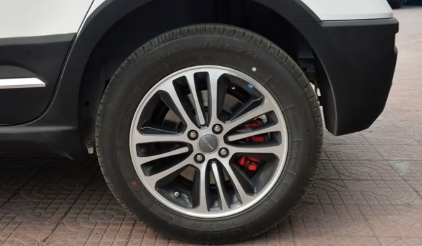 长城汽车哈弗大狗轮胎型号是什么 轮胎型号是235/65R18，235/60R19（要定期更换）