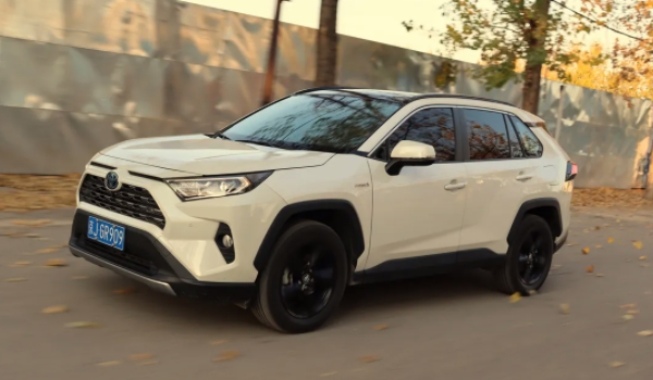 RAV4荣放的刹车油多久更换 需要在三年时间更换一次（保证使用）