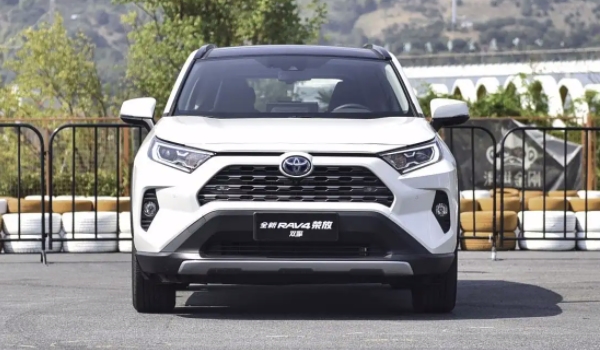 RAV4荣放的天窗有几个类型 有两种类型（使用效果好）