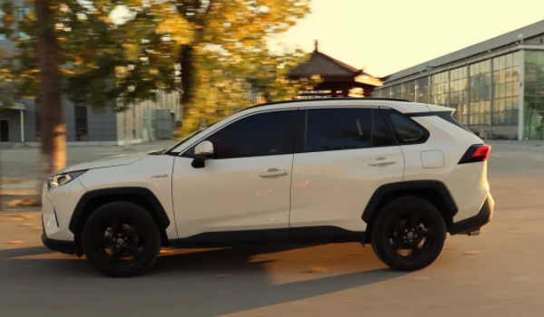 RAV4荣放的换机油注意事项 注意更换的时间（保证发动机使用）