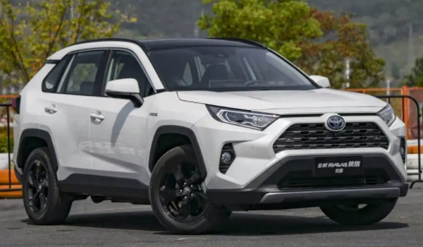 RAV4荣放的轮胎多久更换 需要车辆行驶4万公里更换一次（保证使用）