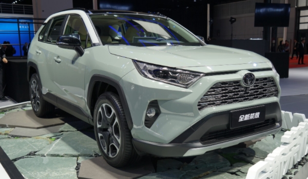 RAV4荣放天窗的保养项目是什么 清理排水管线，滑轨使用润滑油润滑