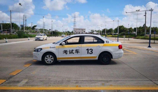 c2驾照可以开什么车 可以驾驶小型自动挡汽车（需考取使用）