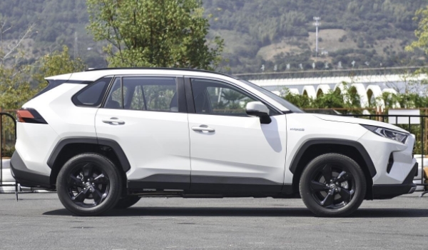 RAV4荣放的换机油时间 5000公里或6个月更换（保证使用）