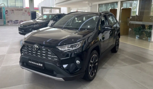 RAV4荣放的机油滤芯在那里 位置在油底壳附近（需要定期更换）