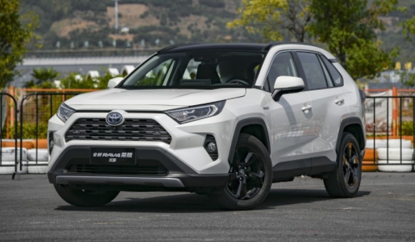 RAV4荣放的燃油标号是谁制定的 是由生成厂商来进行指定的（加入时注意）