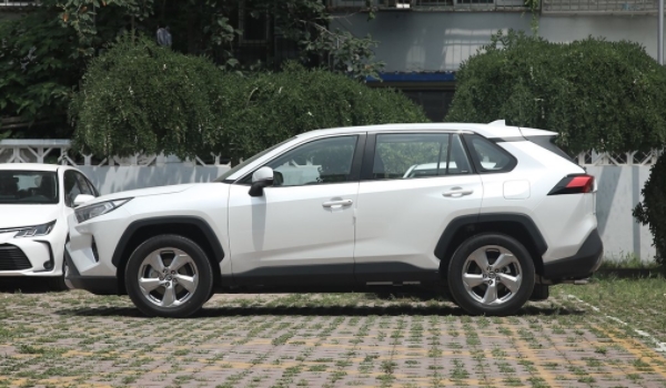 RAV4荣放的空调滤芯在那里 位置在手套箱内侧（定期更换）