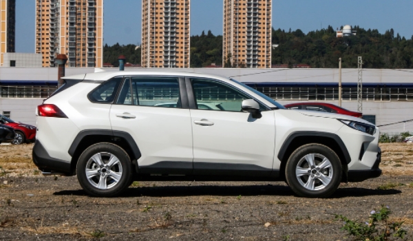 RAV4荣放的空调滤芯在那里 位置在手套箱内侧（定期更换）