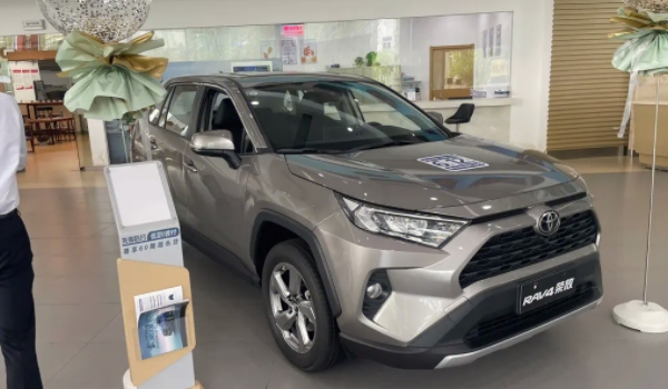 RAV4荣放的机油尺什么时候使用 更换机油后使用（确定机油容量）