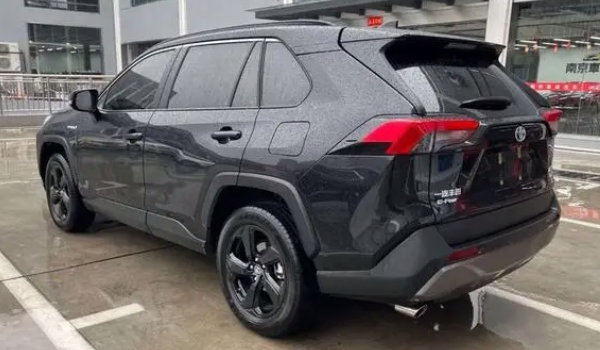 RAV4荣放发动机的保养 对于车辆使用很重要（定期完成）