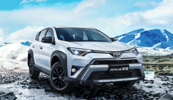 RAV4荣放的换机油的型号 更换全合成发动机机油（效果很不错）