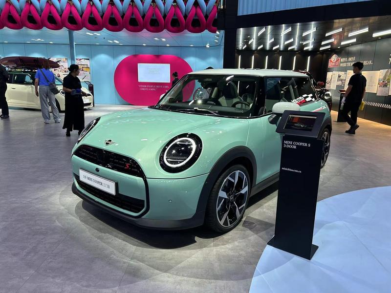 2024成都车展：全新MINI COOPER五门版亮相