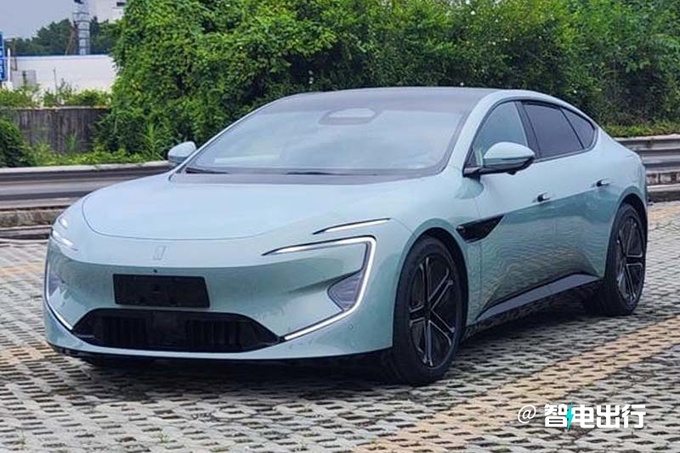 阿维塔12实车街拍！酷似奔驰AMG GT 后天中国首发