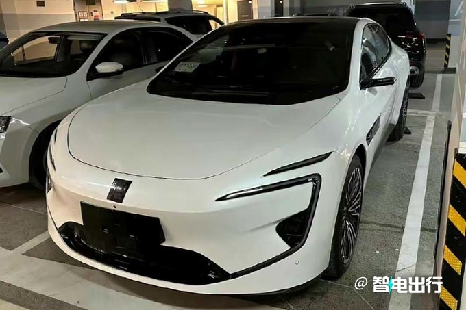 阿维塔12实车街拍！酷似奔驰AMG GT 后天中国首发