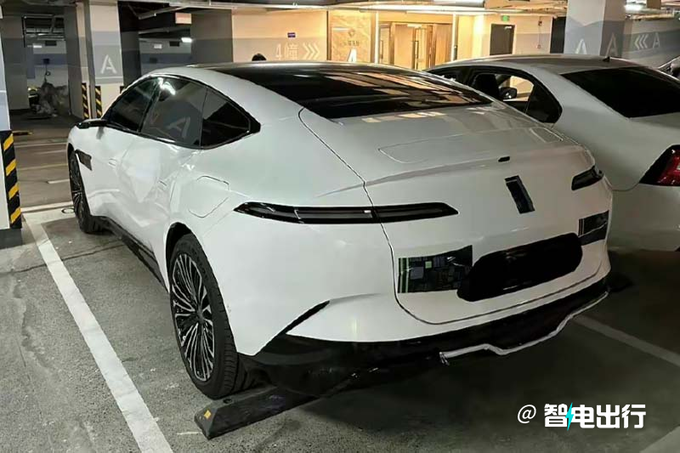 阿维塔12实车街拍！酷似奔驰AMG GT 后天中国首发