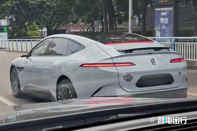 阿维塔12实车街拍！酷似奔驰AMG GT 后天中国首发